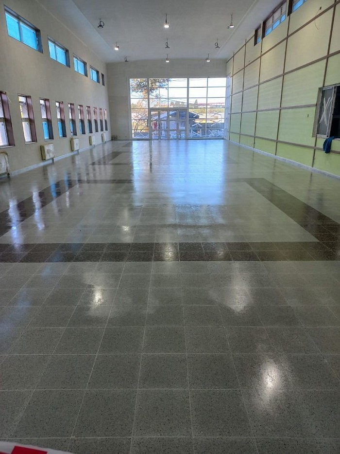 Instalación y pulido de baldosas colegio Francia los lagos constructora lahuen S.A